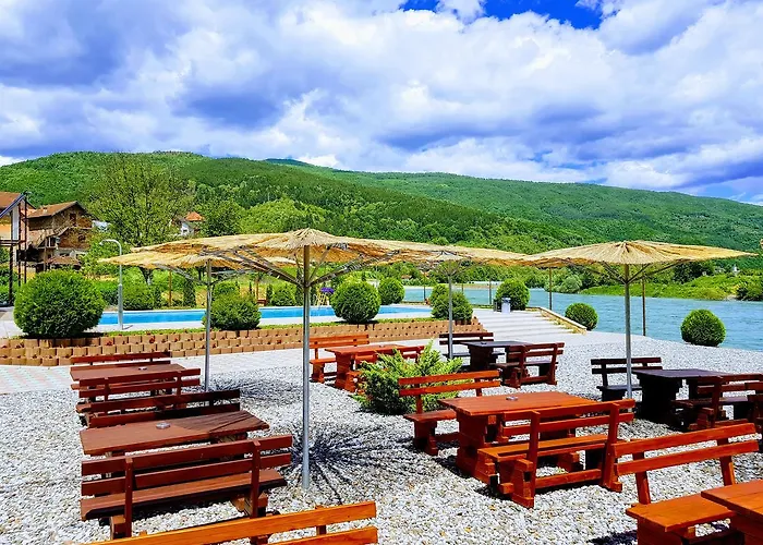 Pansion Basa 3* Ustikolina